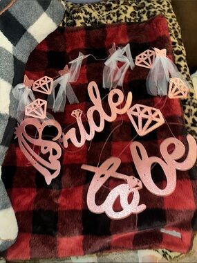 Party City Rose Pink Glitter 'Bride to Be' Banner with Diamond Accents